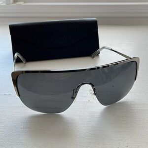 NWOT PRIVÉ REVAUX The Janet Oversized Metallic Silver Sunglasses and Hard Case